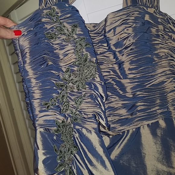 Dress - Picture 2 of 8